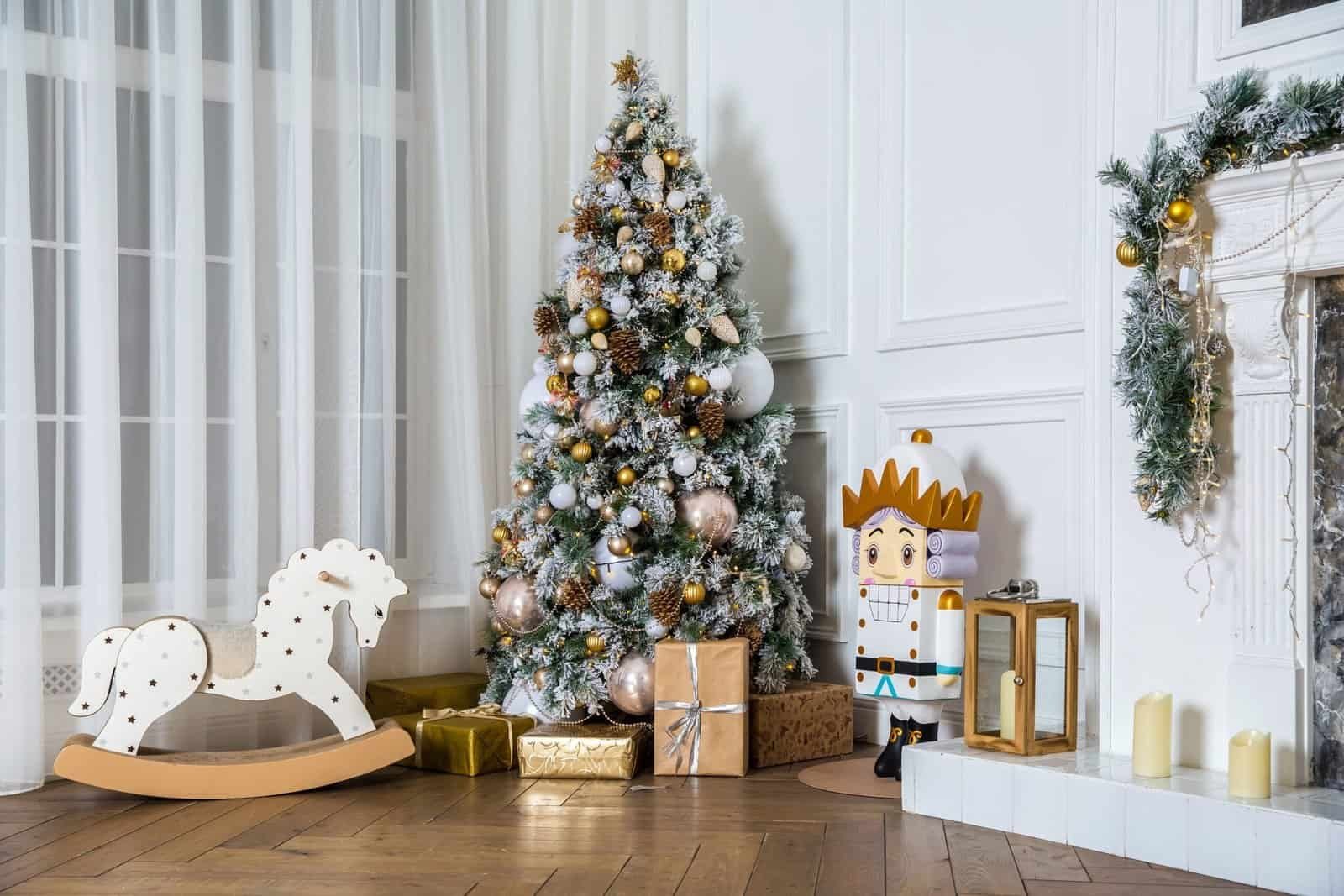 10 Modern Christmas Tree Decor Ideas 1 adobestock 237652118 mp8vrkqqoXU849nK scaled