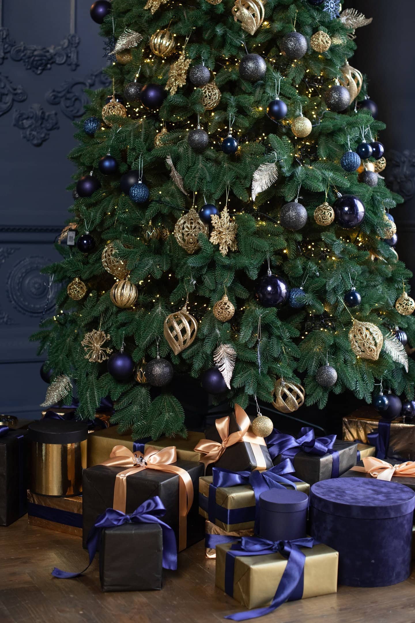 10 Modern Christmas Tree Decor Ideas 4 a christmas tree with presents and presents on a wooden floor